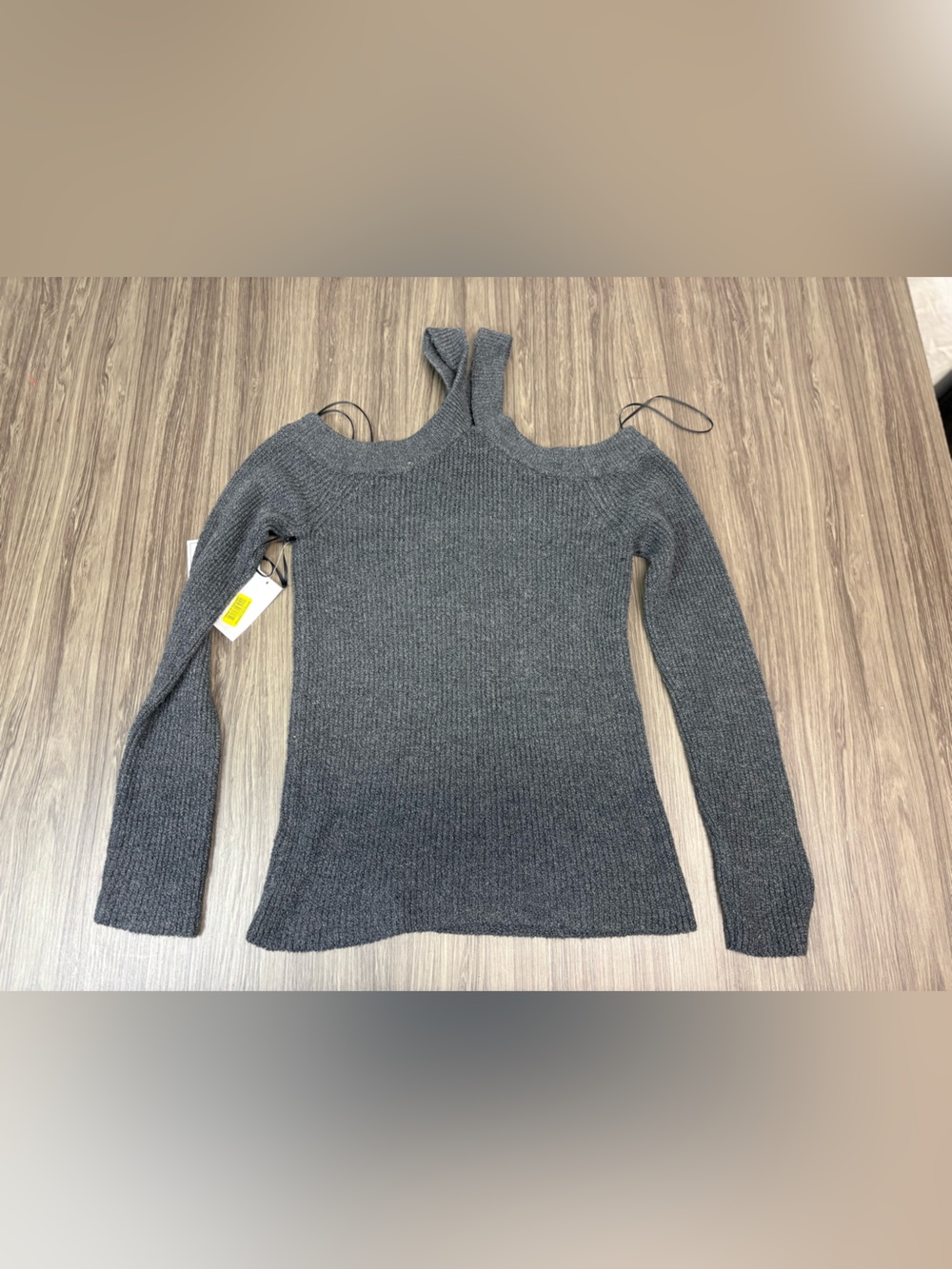 1.State Gray Cold Shoulder Ribbed Sweater Size Small - Picture 4 of 6